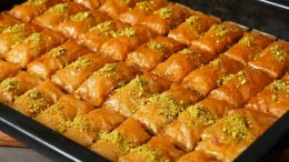 Майсторлъшка баклава с орехи и готови кори - любима на македонските домакини, ще стане любима и на вас: