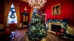 "Домът е там, където е сърцето" – Мелания украси Белия дом със 7600 м панделки, 10 хил. пеперуди и 6000 блокчета "Лего" (Снимки)