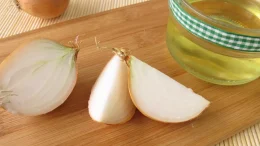 „ЛЕКАРСТВОТО НА БЕДНИТЕ“: Сокът от лук лекува кашлица, премахва акнето завинаги и повишава либидото! Ефектът е безценен: