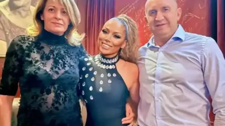 Журналистка съсипа Деси Радева за палавия й тоалет: Толкова й се живее
