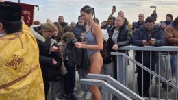 Девойката която спаси Богоявленския кръст край морето е десетокласничка