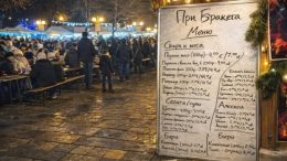 СУПЕР ШОК: 38 евро за 2 наденици пърленка и гарнитура на СУРВА 2026г.