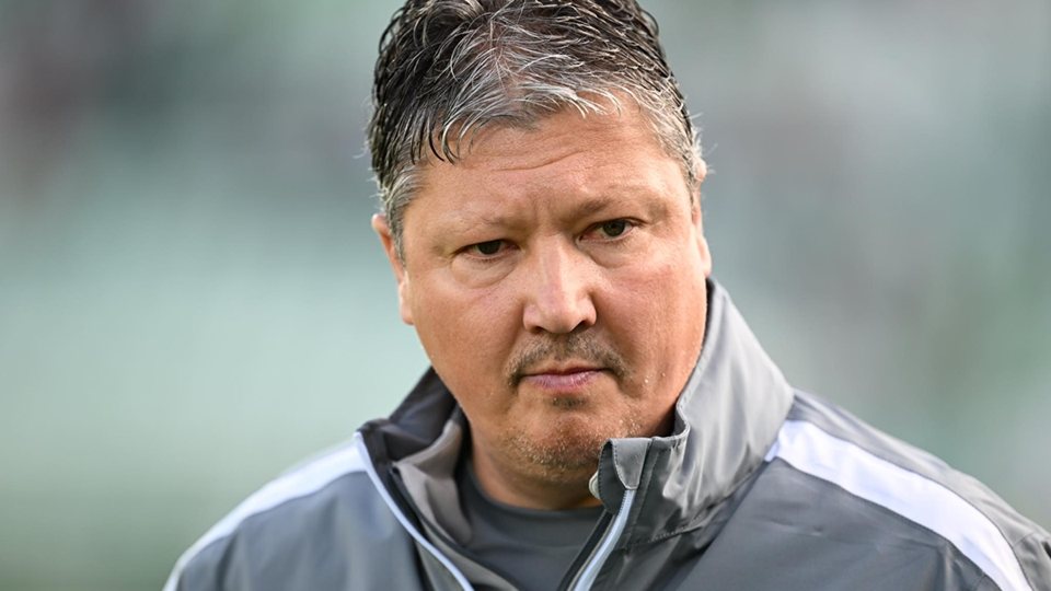 Какво е състоянието на Любо Пенев