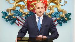 Президентът Радев подаде оставка: "На първо място искам прошка"