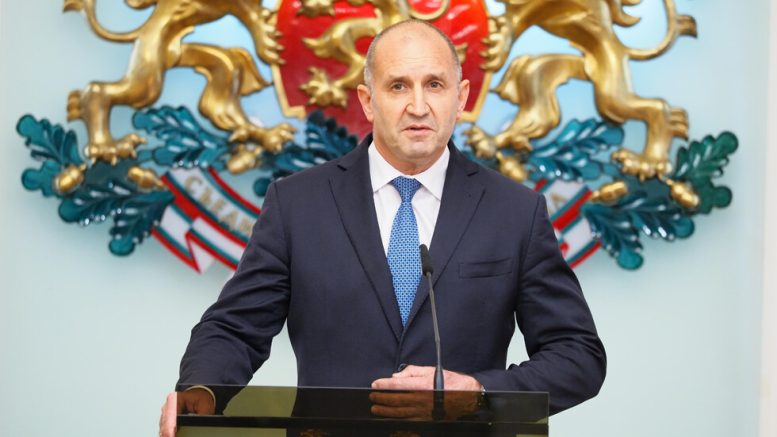 Президентът Радев подаде оставка: "На първо място искам прошка"