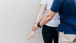 Психологическото възстановяване след инсулт – как да върнем увереността?