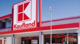 Кауфланд стана най-големият банкомат в България: Купуват банички със 100 лева