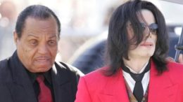 Бащата на Майкъл Джексън го кастрира психически, затова той купи децата си от приятели: Истината за бащинството им е разтърсваща!