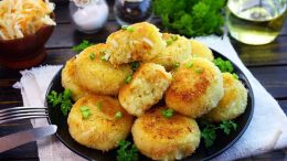 Взимам един картоф и чаша кисело мляко – и след 15 минути вкусната вечеря е на масата: