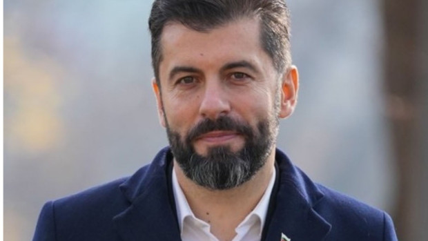 Кирил Петков опроверга Румен Радев