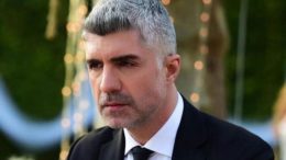 Йозджан Дениз не стъпва в болницата при раково болната си майка