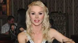 Волната пеперуда – Кати удари дъното търси 120 бона през фейсбук