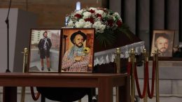 "Тук беше тясно за него"! Стотици изпратиха Калин Терзийски (СНИМКИ)