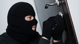 Крадците НИКОГА няма да го намерят! Ако имате пари в брой у дома това е НАЙ-ДОБРОТО място да ги скриете!