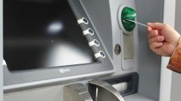 Банкомати са блокирали, плащания с карти са спрени до 3 януари, сменят 1 евро за над 2 лева