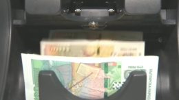 Изтеглиха 1 милиард лева за 36 часа! Българите масово връщат кеша в банките Видео