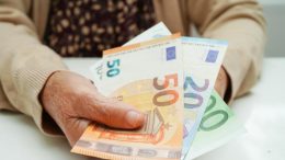 Бедни бяхме с лева ще мизерстваме и с еврото