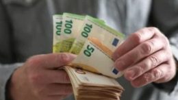 Как се живее с пенсия 300 евро при ежечасно скачащите цени?