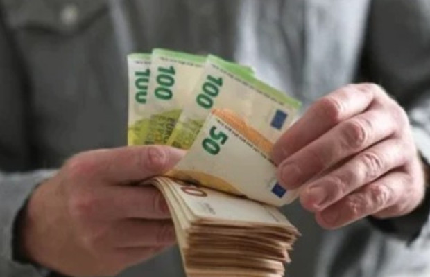 Как се живее с пенсия 300 евро при ежечасно скачащите цени?