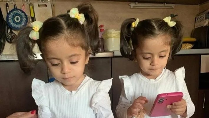 Самотна майка се бори за близначките си с аутизъм