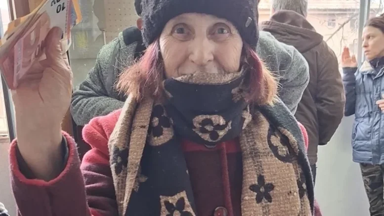 Пенсионери пазаруват на вересия в евро: Взимаме и си ги връщаме какво да правим ние сме беден край