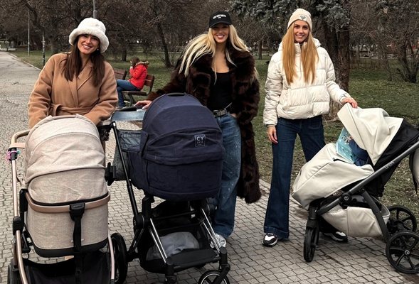 Майчинството им отива: Натали Трифонова и Виктория Готева на разходка с бебетата (СНИМКИ)