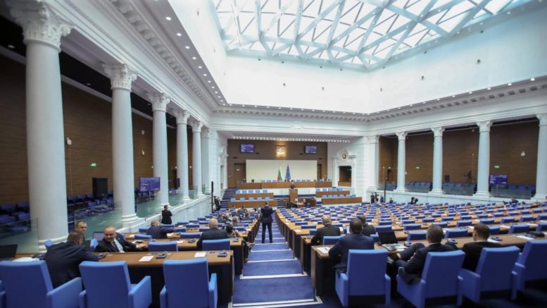 Депутатите с воаяжи в чужбина за над 749 000 лв.