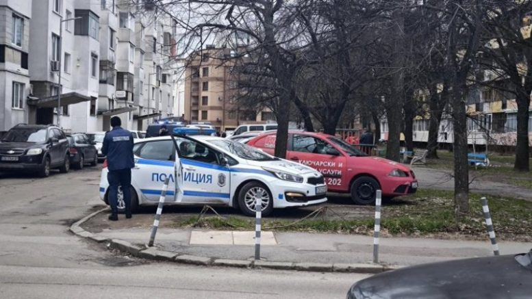 Чистачки намериха новородено бебе, захвърлено в чувал