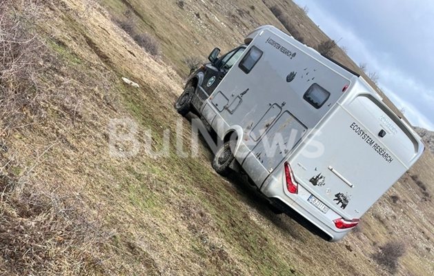Вижте кемпера в който намериха мъртви Ивайло Калушев и двамата младежи