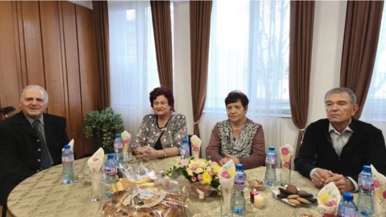Честито! Две панагюрски семейства празнуват 50 години брачен живот