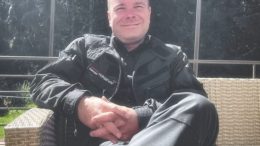 Официално: Един мъжете в хижата с разрешителни от МВР за 16 пушки и пистолета Калушев само с 2