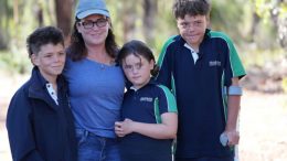 13-годишен се хвърли в морето, спаси майка си, брат си и сестра си