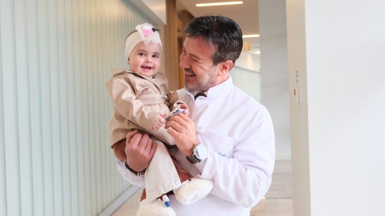 Адриана: Историята на 11-месечно бебе с чернодробна трансплантация