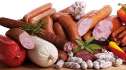 СЗО призна грозната истина: Колбасите са вредни колкото цигарите!