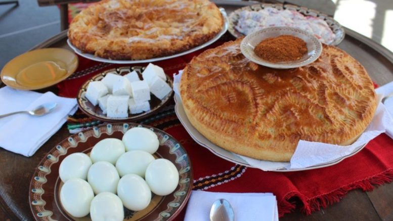 Какво задължително се слага на трапезата за утрешния свят празник Месни Заговезни