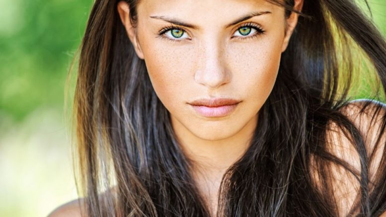 Защо хората със зелени очи са различни от останалите