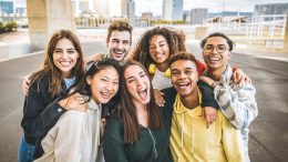 УЧЕН: Поколението Z е първото, което е по-глупаво от родителите си!