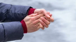 Какво означава ако ръцете ви са постоянно студени: Това може да е симптом на 5 сериозни здравословни проблема