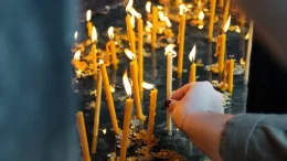 Скоро е Голяма задушница! Ето какви обичаи се спазват какво се раздава и какво НЕ БИВА да правите в този ден: