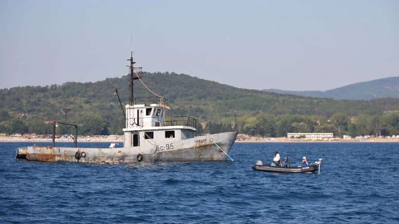 Откриха изчезналия край Маслен нос риболовен кораб на дъното на морето: