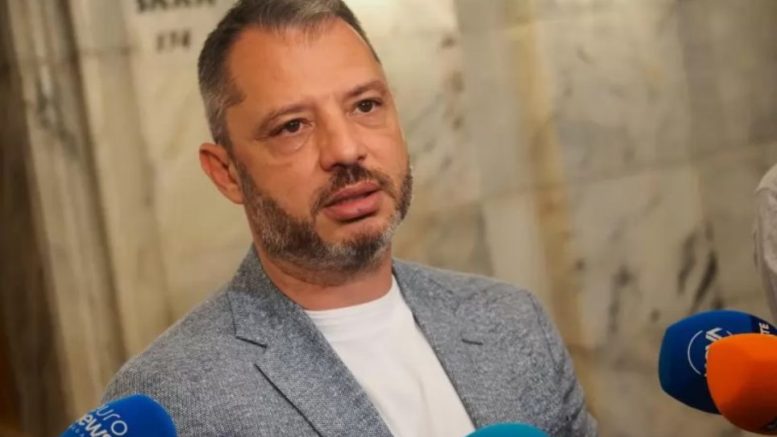 Аферата "Петрохан" ли е причината за напускането на Делян Добрев?