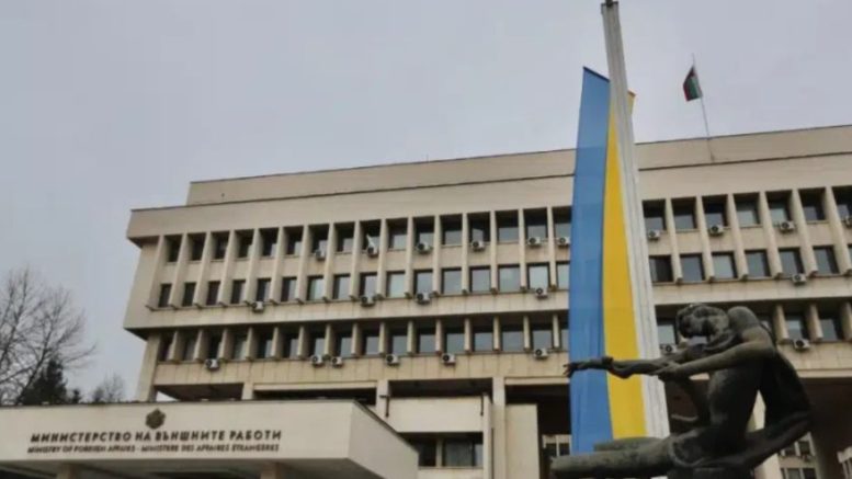 Надежда Нейнски свали украинското знаме
