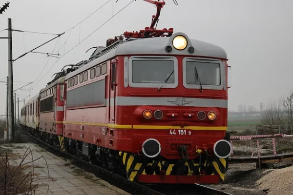 БДЖ спешно купува 98 вагона за да закърпи разписанията