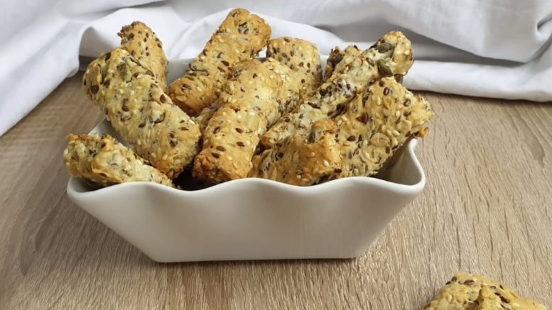 Пълнозърнести крекери със семена - супер лесни, супер вкусни и стават за пости! Давам на децата вместо чипс и снаксове: