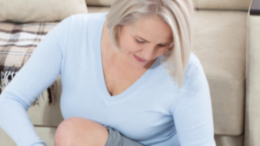 Огледайте добре краката си: Този знак показва че холестеролът ви е опасно висок!