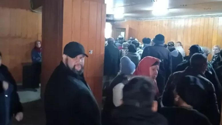 Пенсионери щурмуваха Пощите заради забавени пенсии