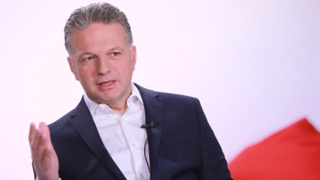 Скандал с Ники Дойнов - „продава“ лосион против оплешивяване (Снимки)