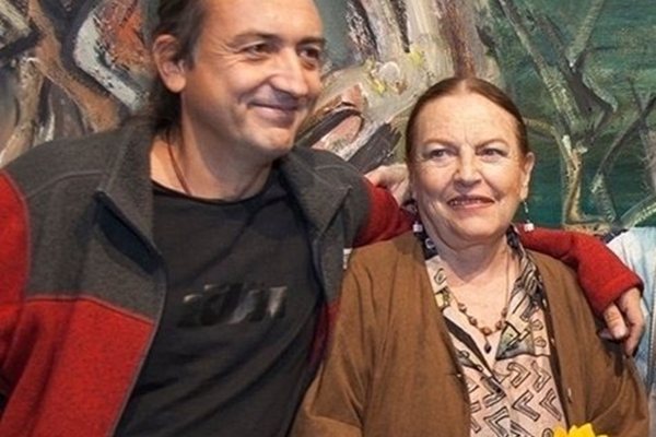 Майката на Ивайло Калушев от протеста: Кой и защо ги убиха? Кочината! (СНИМКИ и ВИДЕО)