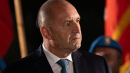 Новата игра на Радев – да отцепи „сините“ от ПП?