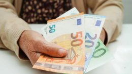 Пенсиите ще бъдат увеличени от 1 юли, швейцарското правило ще бъде спазено